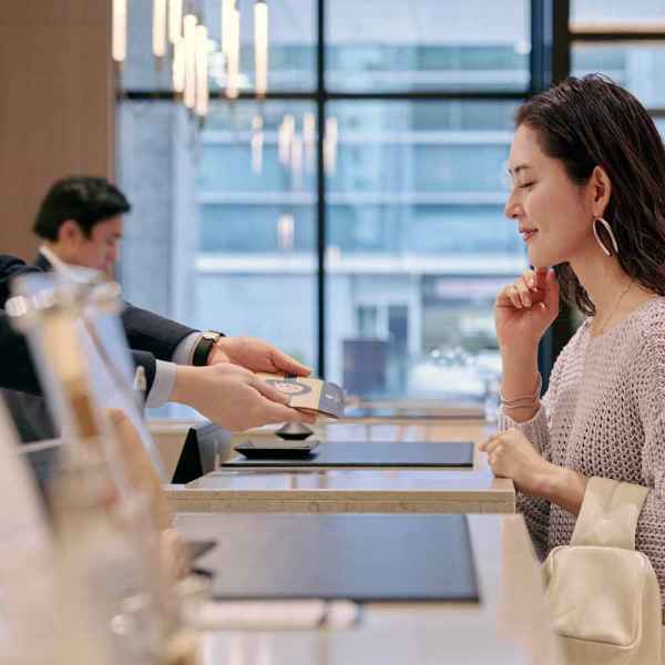 驚きの扉を開く、スワロフスキーのホリデーコレクションが到着
