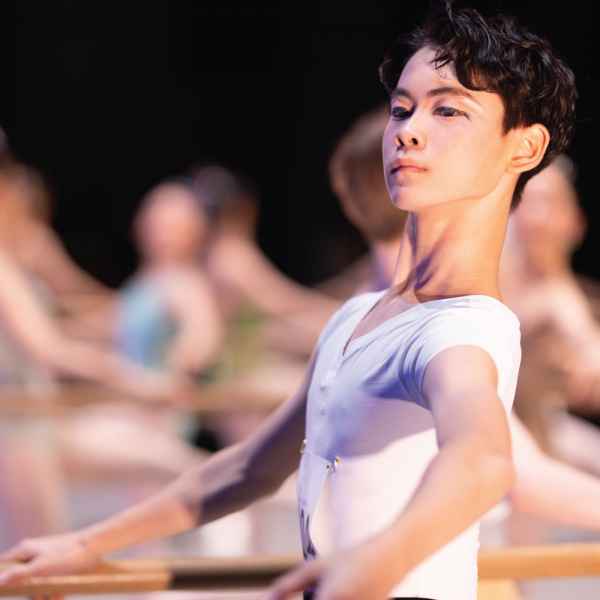 町田啓太が体感する、トム フォード ビューティの新たなローズの香り
